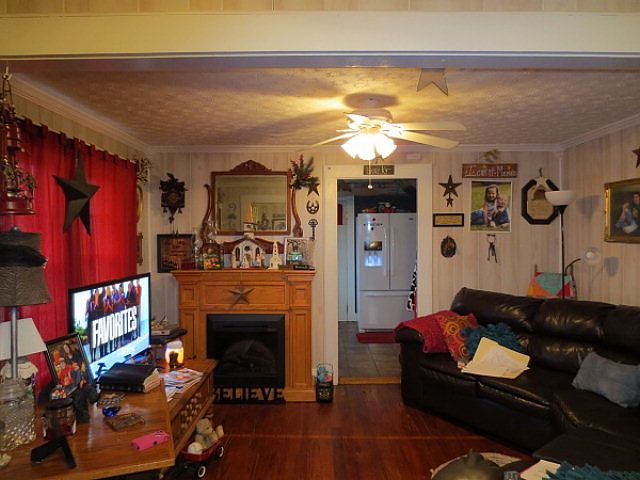 2nd image of 1869 Winn School Rd