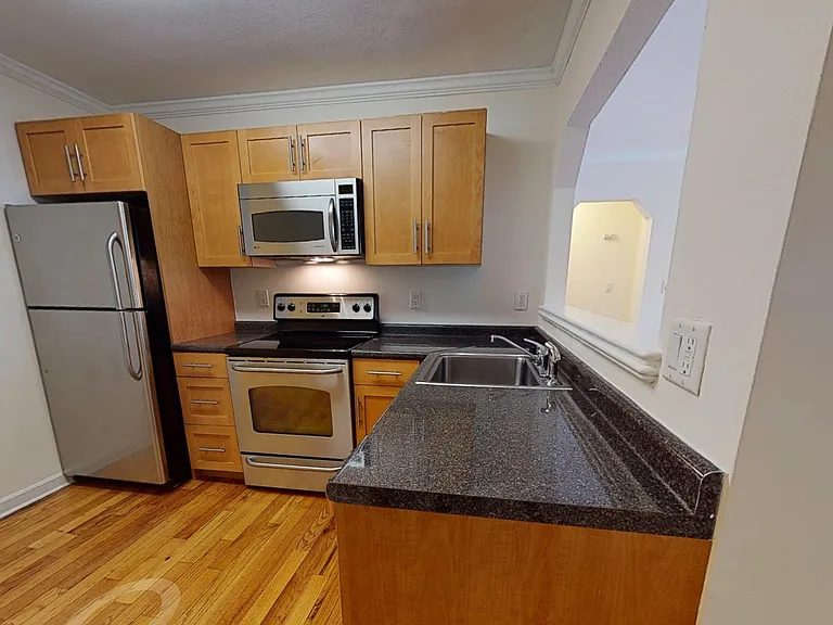 65 Brattle St — Photo 2