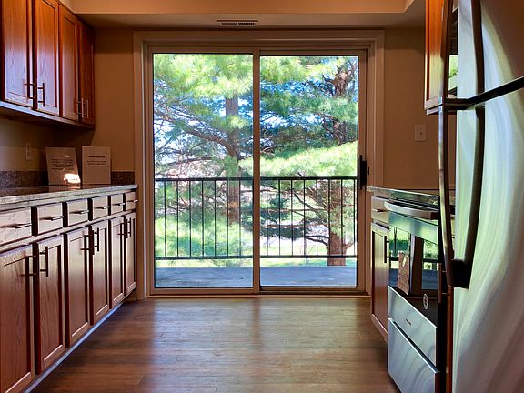 LIGHT AND BRIGHT KITCHEN 