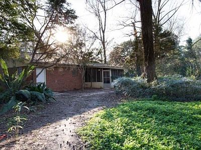 3rd image of 2357 Skyland Dr