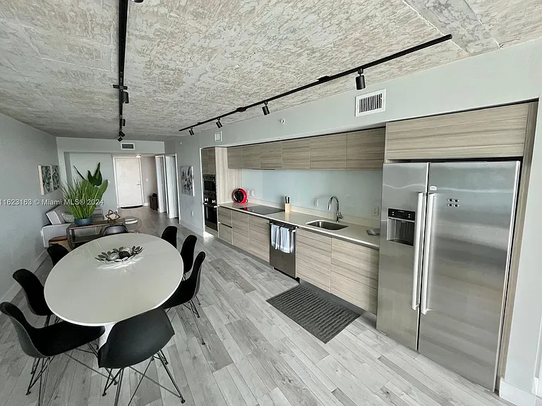 6620 Indian Creek Dr #509 — Photo 30