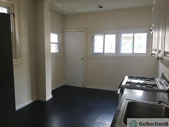 4th image of 447 W Wellens Ave