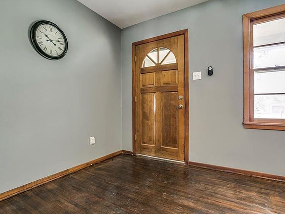 4th image of 613 Perry Dr