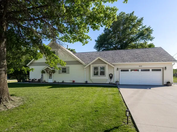 320 Valley Ridge Rd, Blue Grass, IA 52726
