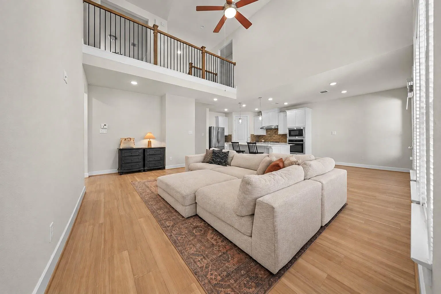 4 bed, 3.5 bath, 2384 sqft, $2,950 — Photo 2