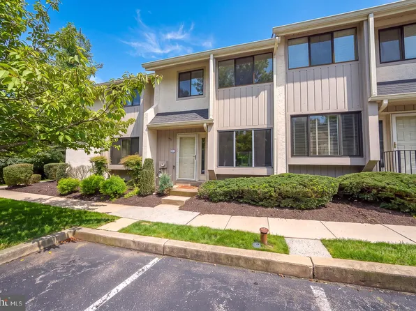 15 Landmark Dr, Malvern, PA 19355