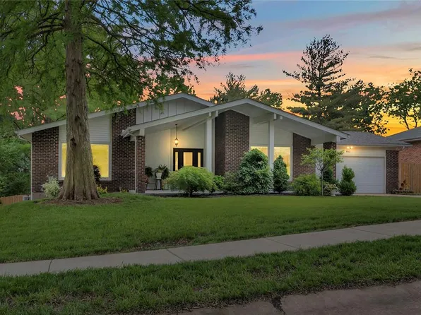 402 Glan Tai Dr, Ballwin, MO 63011