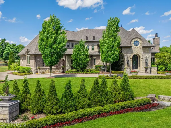 4911 Pinnacle Blvd, Rochester, MI 48306