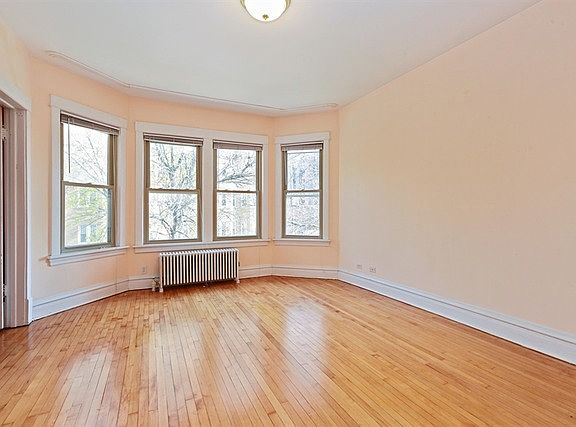 2nd image of 2419 W Leland Ave