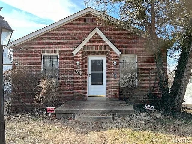2412 Switzer Ave photo 1