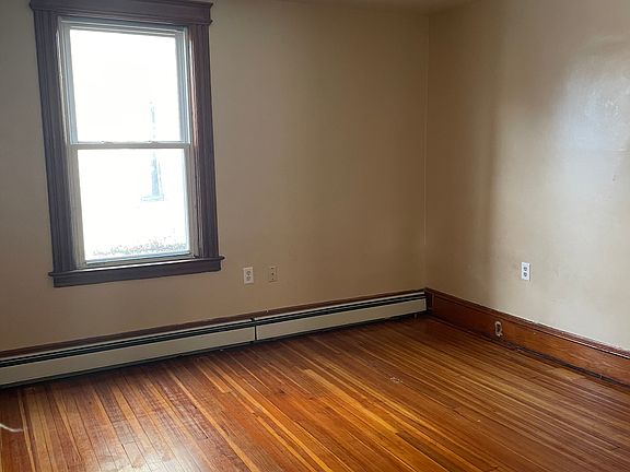 3rd image of 90 Newton St #1