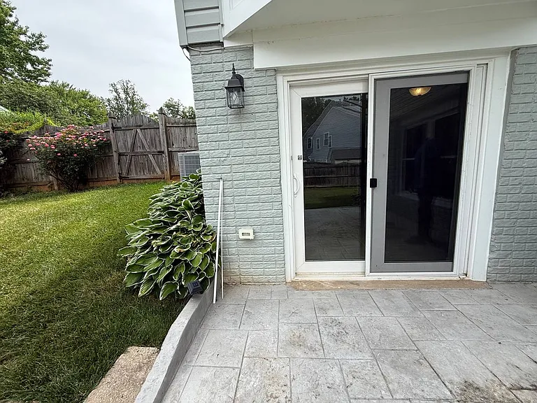 14696 Stratford Dr — Photo 2