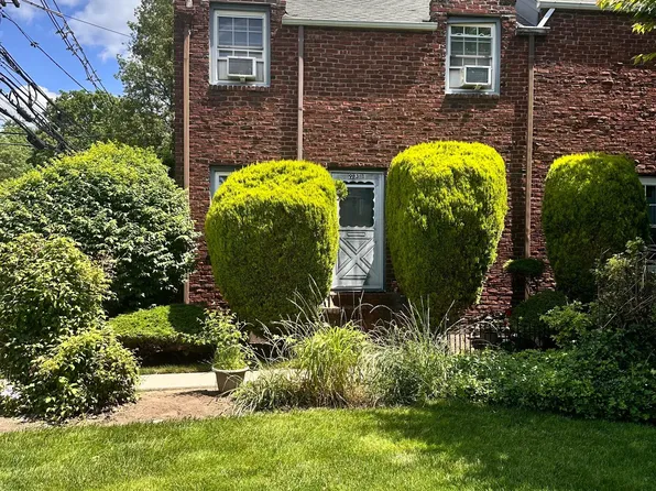 931 River Rd, Teaneck, NJ 07666