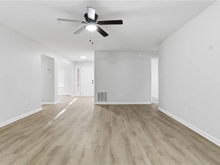 2110 Meadow View Ct — Photo 18