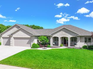 557 Royal Saint Pats Dr, Wrightstown, WI 54180