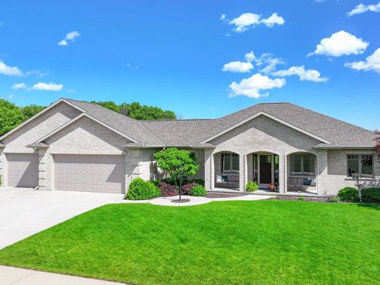 557 Royal Saint Pats Dr, Wrightstown, WI 54180