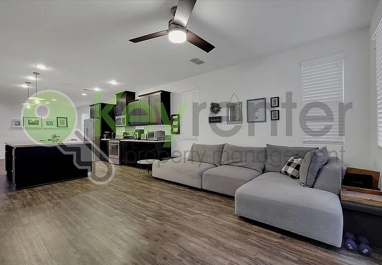 1374 Larkspur Dr — Photo 13