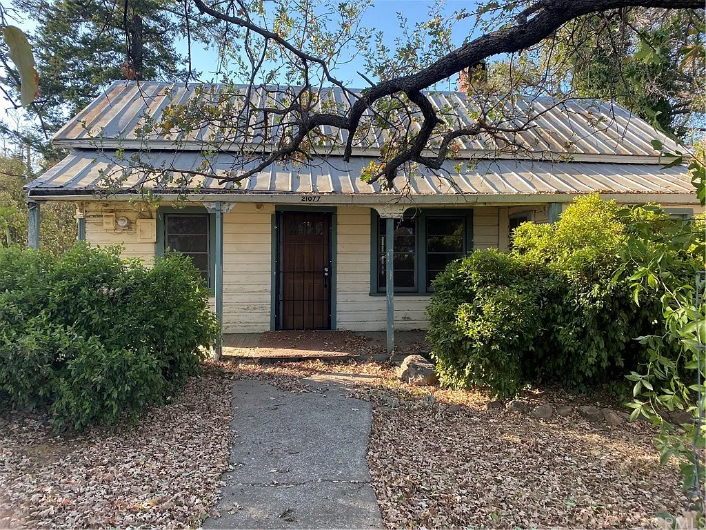 21077 Calistoga St photo 1