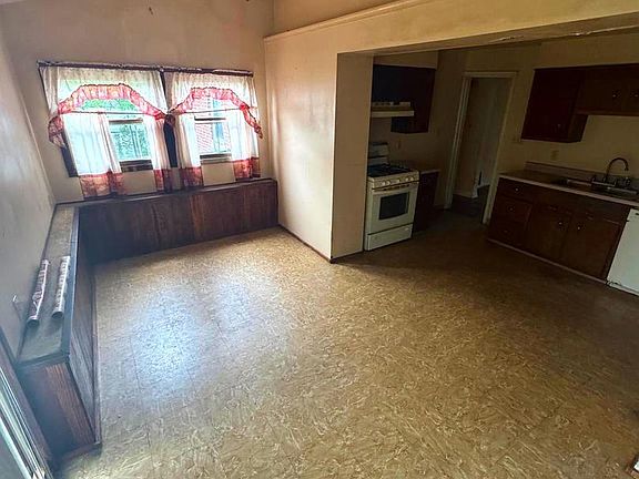 4th image of 52 Caroline Ave