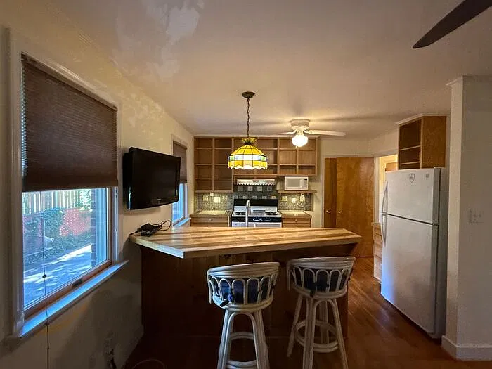 2 bed, 1.5 bath, 1014 sqft, $1,950 — Photo 4