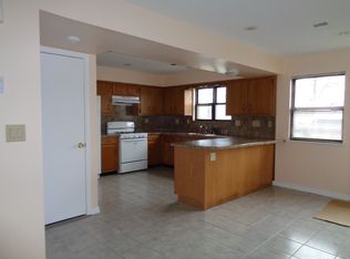25 Bradley Ct, Staten Island, NY 10314