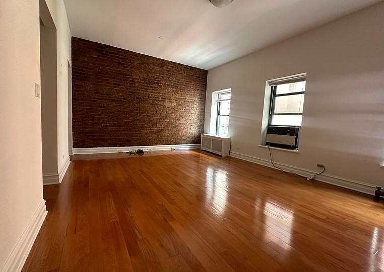 1st image of 140 E 34th St #501