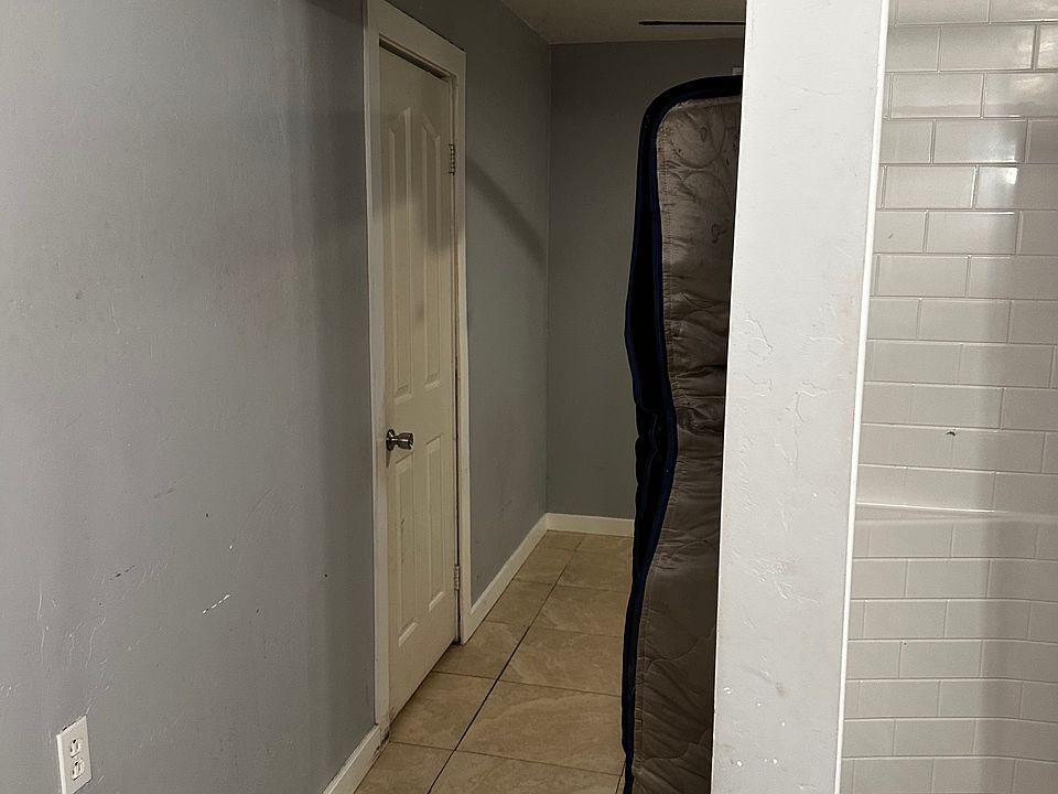 1st image of 3071 Valle Ave