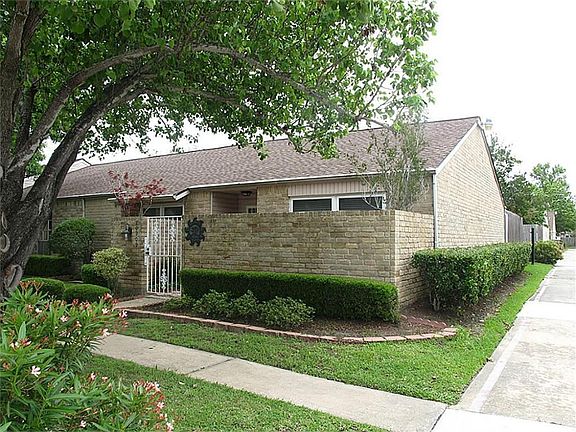 3rd image of 10909 Glenwolde Dr #909