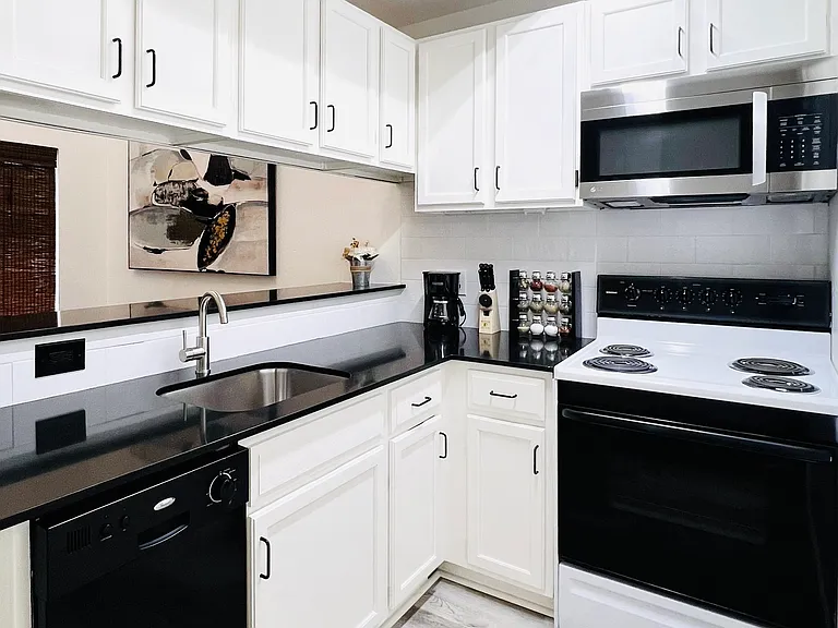 2815 Rio Grande St #204 — Photo 6