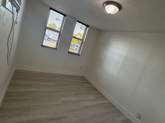 4th image of 230 E 56th St #B