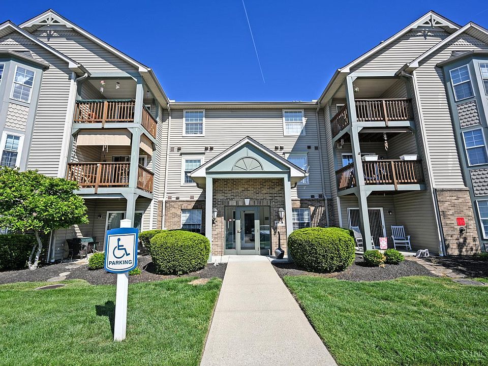 1st image of 4941 N Arbor Woods Ct APT 105