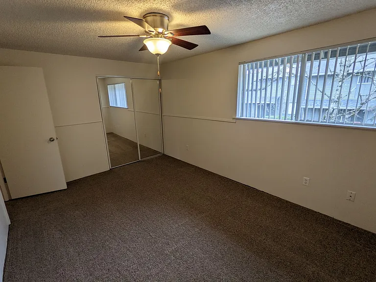 Royal Crest Townhomes — Photo 87