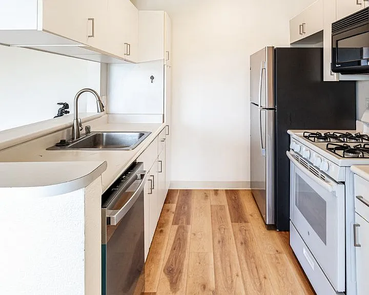 91-241 Hanapouli Cir #24J — Photo 2