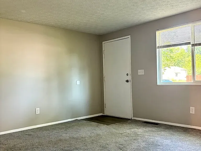 3411 Clarkston Ave — Photo 4