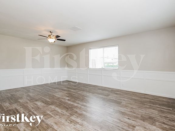 3rd image of 2307 E Everett Dr