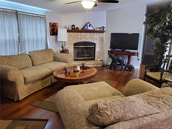 2nd image of 113 Amber Knoll Dr