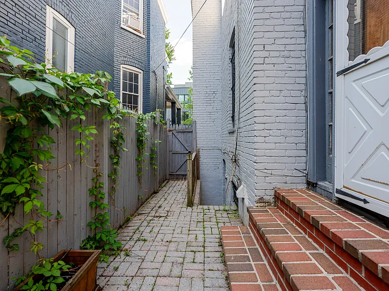 763 Girard St NW — Photo 15
