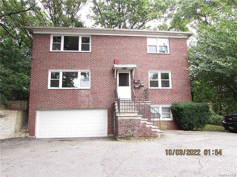 82 Laurel Pl — Photo 1