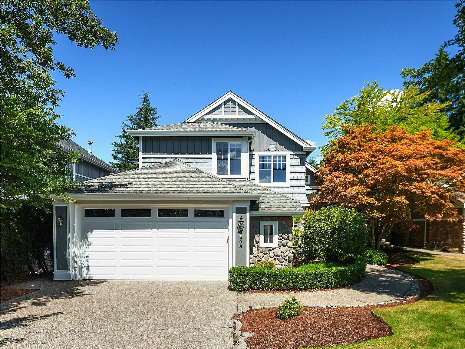 6 bed, 3.5 bath, 3780 sqft, $5,900 — Photo 3