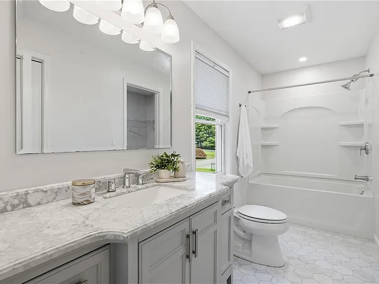 2 Lafayette Dr — Photo 18