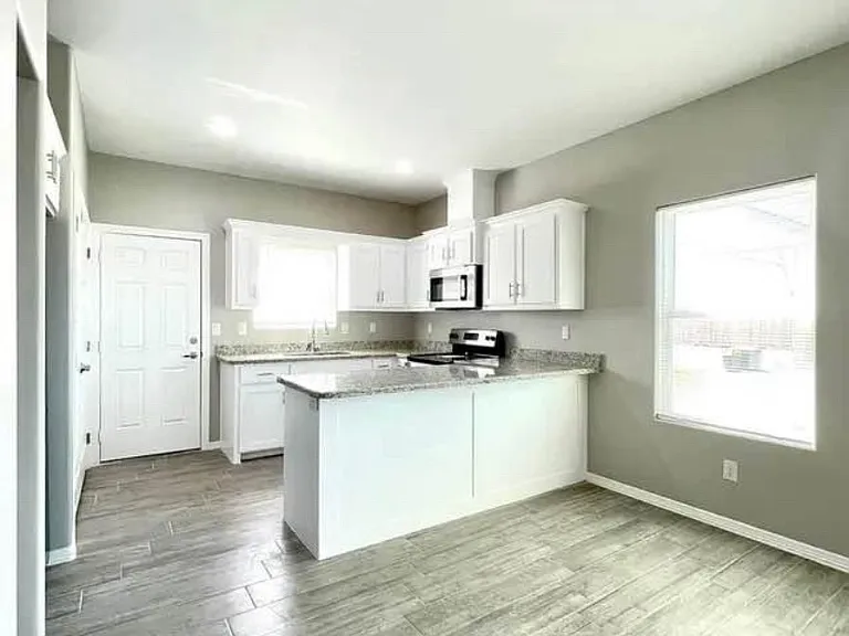 5204 S Dahlia St #2 — Photo 3