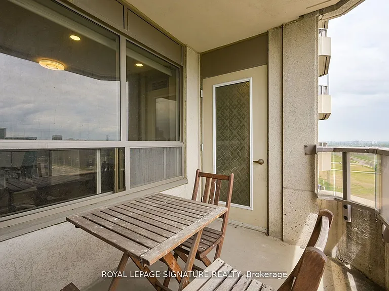 25 Kingsbridge Garden Cir #1126 — Photo 41