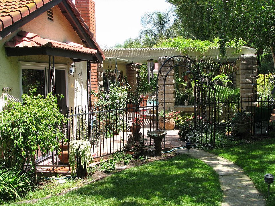 Covered patio in Garden