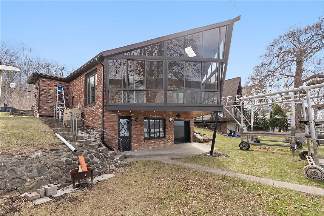 5806 E Lake Rd photo 1