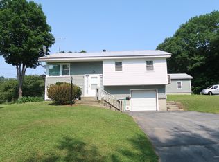 5 Hillcrest St, Hallowell, ME 04347