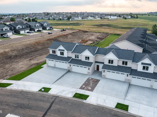 5108 Durango Dr, Bismarck, ND 58503