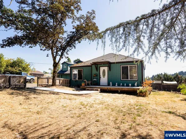 1730 SW Fairview Ave, Dallas, OR 97338