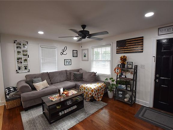 4th image of 26 Colin Dr W