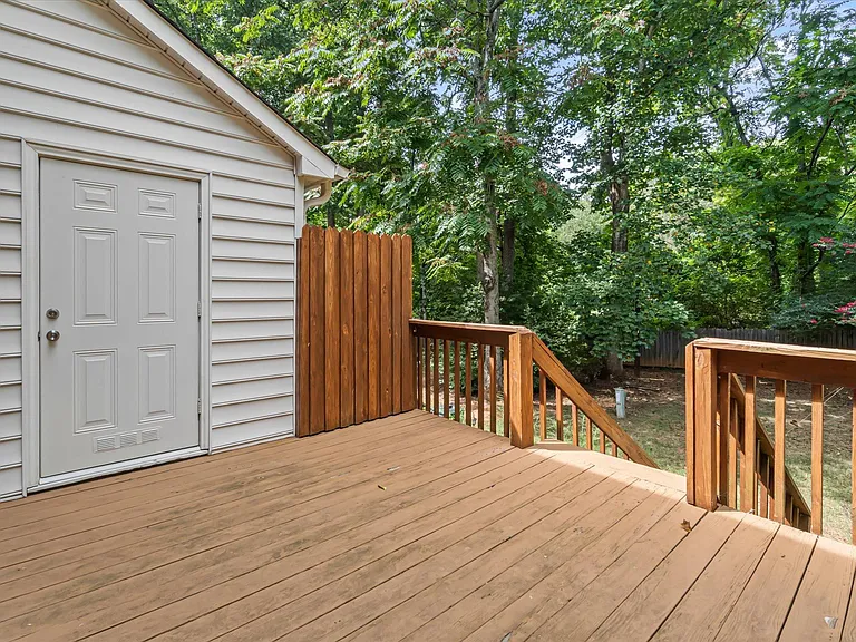 1810 Oakcrest Ct — Photo 30