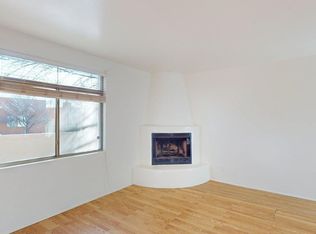 3912 Los Milagros, Santa Fe, NM 87507